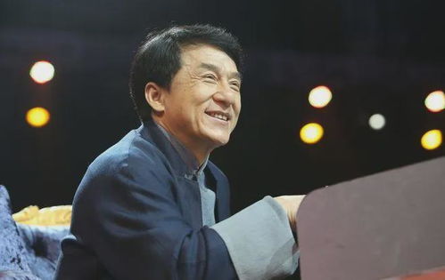 71岁成龙现身成都毛坯房盯装修，老而弥坚的敬业精神引热议